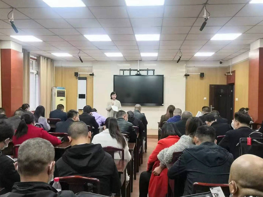 彭光源拍摄何茜开班会2_副本_副本.jpg